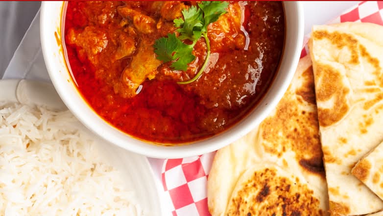 Chicken Curry (WITH RICE OR TWO NAANS)