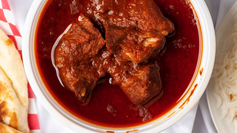 Lamb Curry  (WITH RICE OR TWO NAANS)