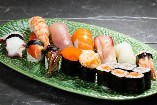 Deluxe Assorted Sushi Combo