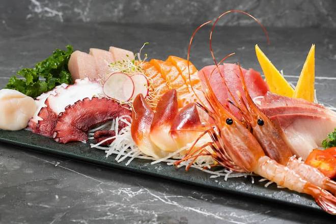 Deluxe Assorted Sashimi (20 pcs)