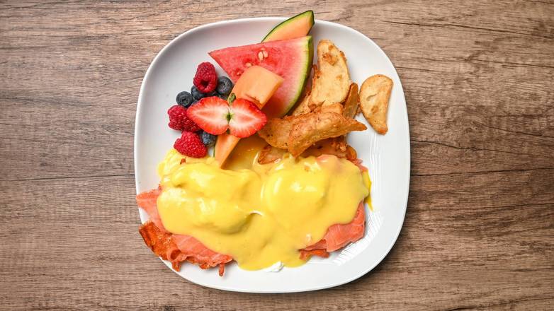Smoked Salmon Eggs Benedict / Œufs Bénédicte Au Saumon Fumé