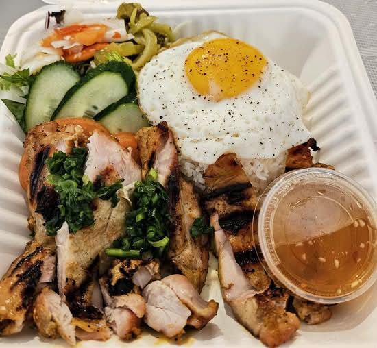 Lemongrass Chicken on Rice – Cơm Gà Nướng Sả
