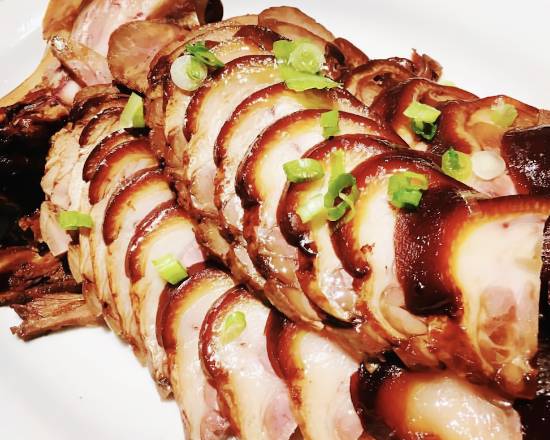 Steamed Korean Style Pig's Feet (족발)