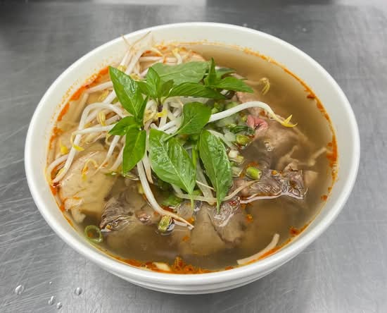 225 - Bún Bò Huế (Spicy Beef Noodle Soup)
