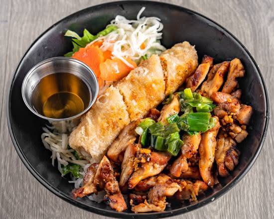 17.Bun Cha Gio Ga Nuong / 17.Bun Cha Gio Ga Nuong
