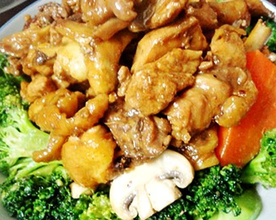 40. Sliced Chicken with Broccoli