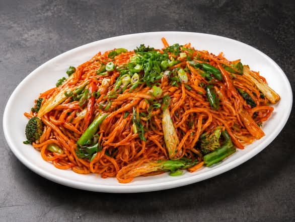 Szechuan Chow Mein Veg or Egg