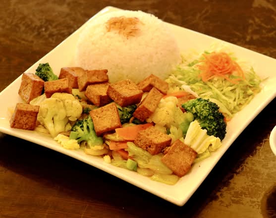 68. Tofu Stir Fry / Đậu Phụ Xào Cải