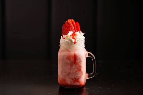 Strawberry Milkshake (میلک شیک توت فرنگی)