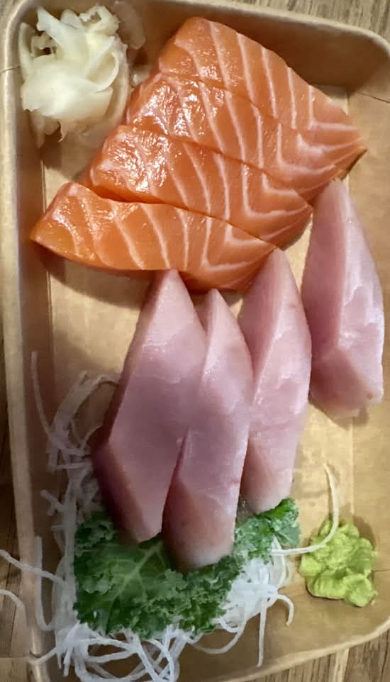 Tuna and Salmon Sashimi (8 pcs)
