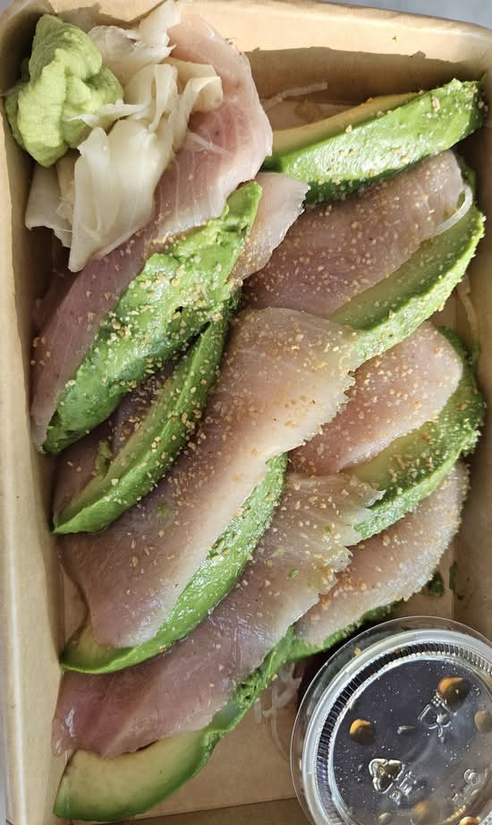 Avocado Toro Sashimi with Yuzu Sauce (7 pcs)