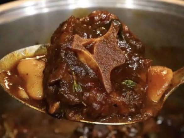 Oxtail with Steamed Rice
