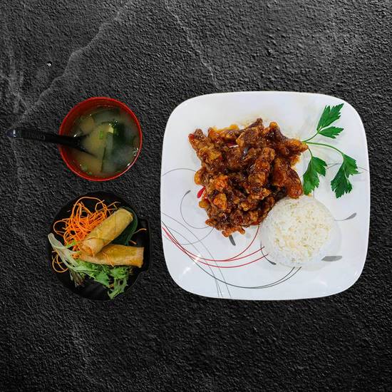 L2. Bœuf à l'orange avec riz vapeur/Orange beef with steamed rice