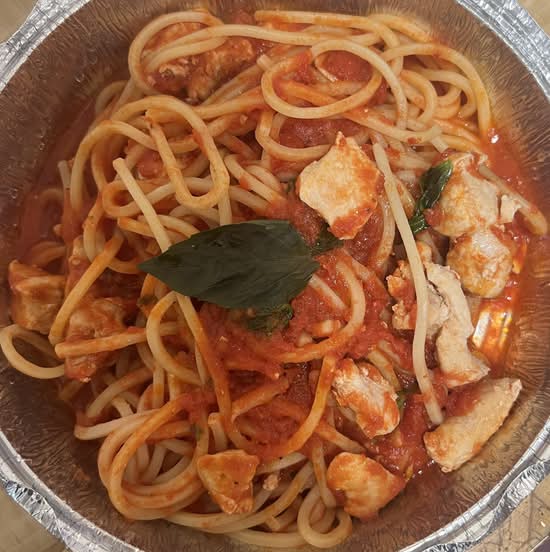 Spaghetti in Tomato Sauce (Spaghetti al Pomodoro e Basilico)