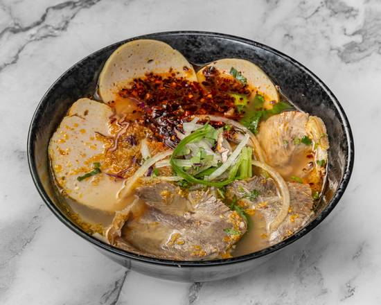 Bún Bò Huế / Spicy Beef Shank Noodle Soup