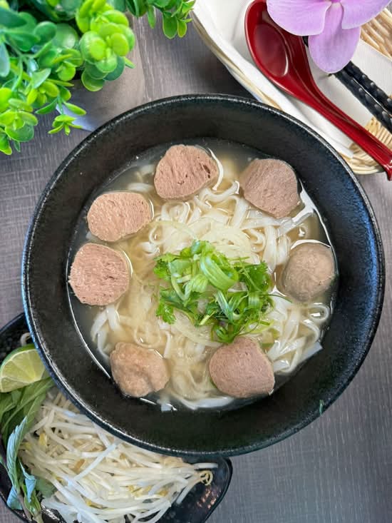 Pho Bo Vien / Beef Balls Noodle Soup