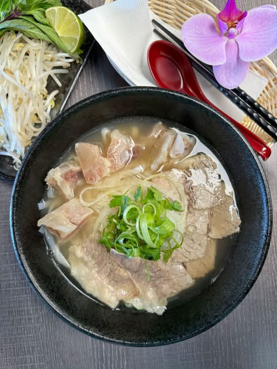 Pho Nam Gan / Brisket and Tendon Beef Noodle Soup