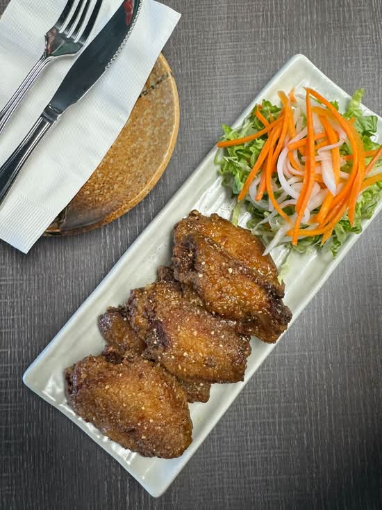 Cánh Gà Chiên  / House Marinated Deep Fried Chicken Wings