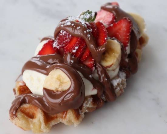 Fruits and Nutella Croffle (Crofre Aux Fruits Et Nutella)