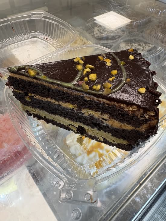 Pistachio chocolate Cake