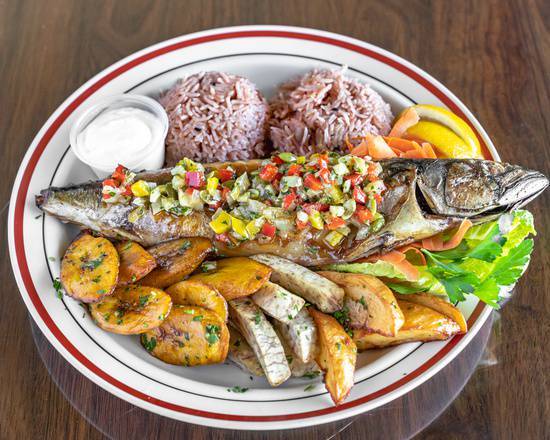Poisson Grillé  (Saumon) / Grilled Fish (Salmon)