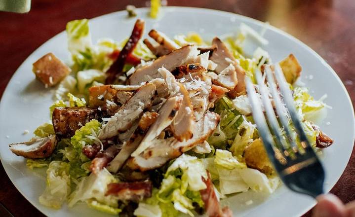 Cœur de romaine César au poulet / Chicken Caesar-style romaine heart