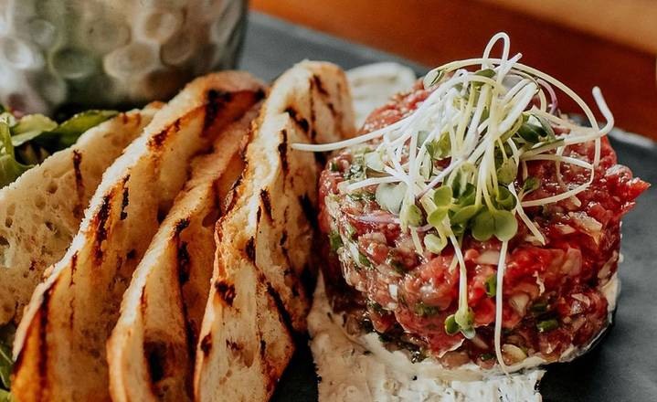Tartare de boeuf classique / Classic Beef Tartar