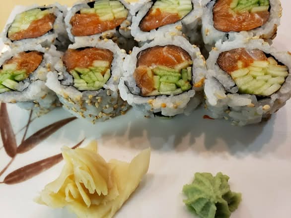 salmon cucumber roll