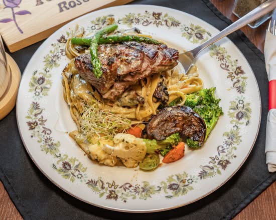 Pesto Steak Fettuccine Alfredo