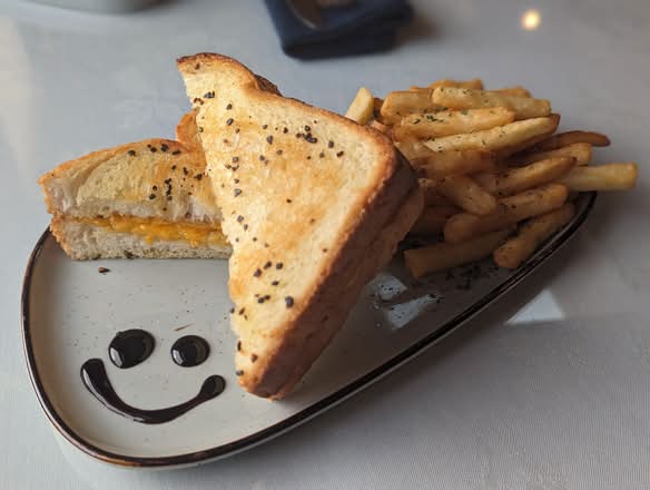 Kids - Grilled Cheese with Fries