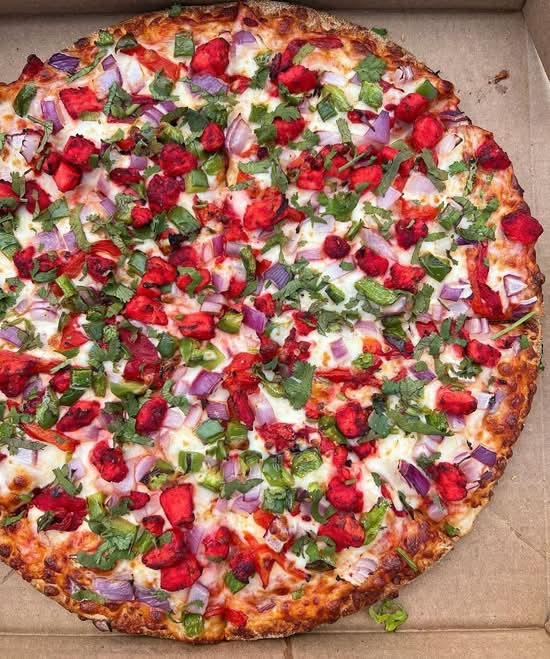 ⭐ 3 Toppings Pizza + 1 Dip