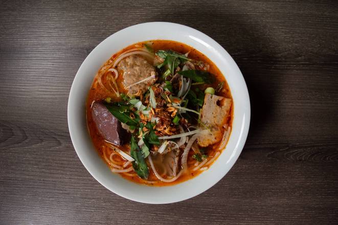 S7. Vermicelli with Beef and Pork (Bun Bo Hue)