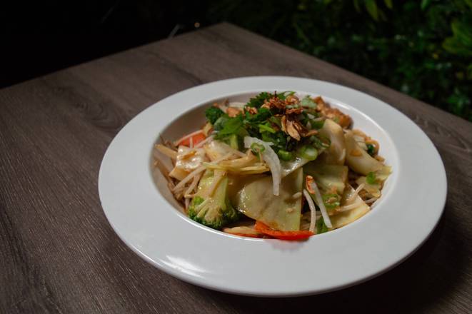 VG6. Stir-Fried Tofu & Vegetable With Vermicelli Or Egg Noodles  (Bun Hoac Mi Xao Rau)