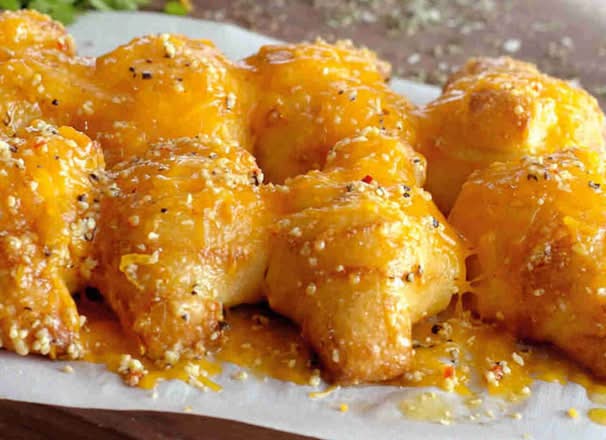 Garlic Cheddar Knots