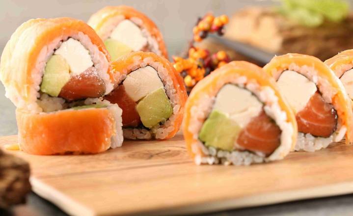 Smoked Salmon Roll [6pc]