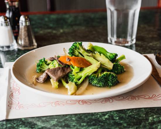 G. Bœuf avec brocoli et riz frit au poulet / Beef with Broccoli and Fried Chicken Rice