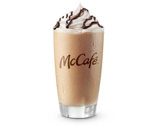 Moyen Café frappé + crème fouettée + coulis au choc. [590.0 Cal]
