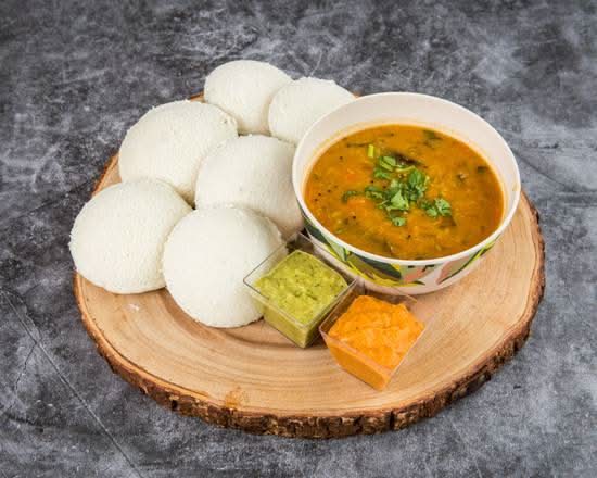 Idly Set (6 pieces) + 1 Vada