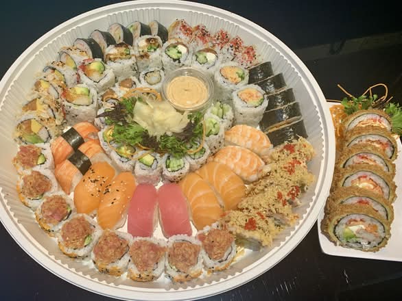 C. Combo sushi (77 mcx) / Sushi Combo (77 pcs)