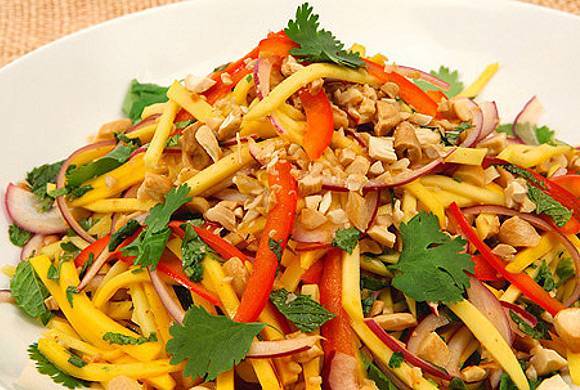 Thai Mango Salad with Cashew Nuts