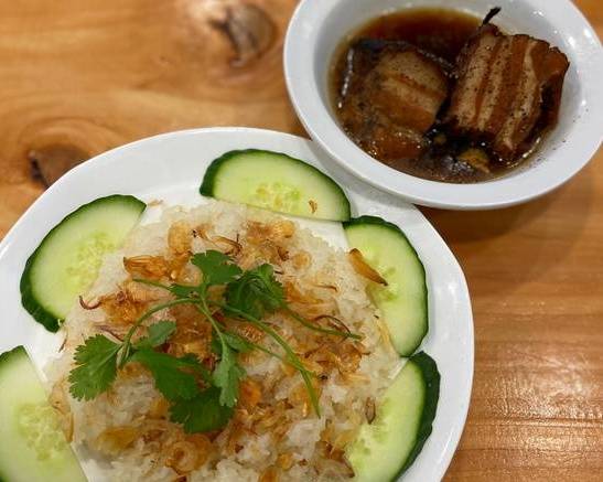 12. Xôi Thịt (Sticky Rice with Braised Pork)