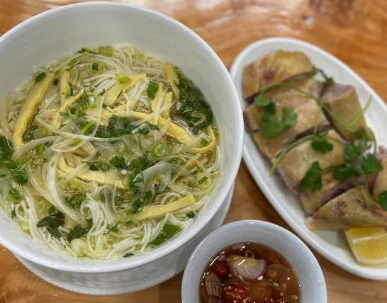 8. Bún Măng Vịt (Duck Bamboo Noodle Soup)
