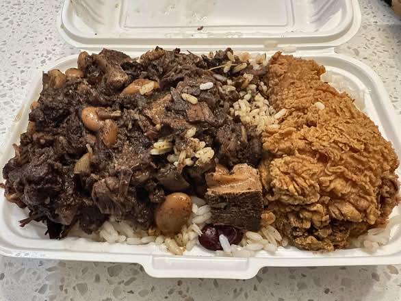 Oxtail/Fry Chicken Meal Served with rice