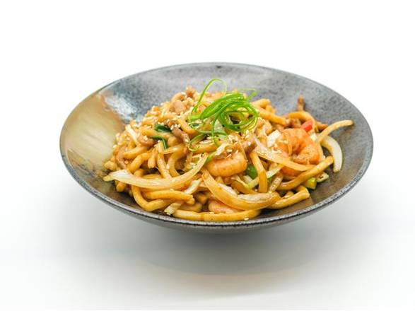 E26 Fried Thick Noodle with Shrimp & Shredded Pork in Shanghai Style 上海粗炒