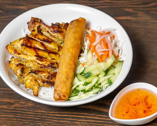41a Grilled Lemongrass Chicken and Spring Roll on Vermicelli