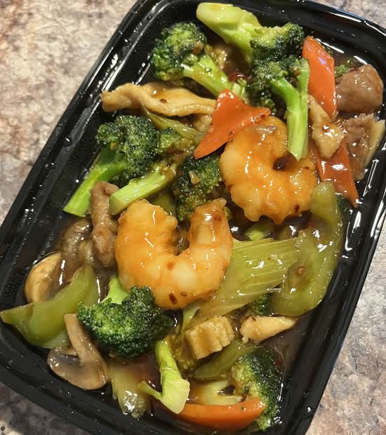 H. Beef, Chicken, Shrimp, Broccoli with Garlic Sauce