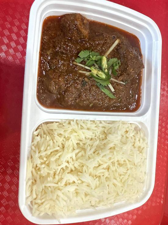 Halal Chicken tikki masala with Basmati Rice and Naan Bread