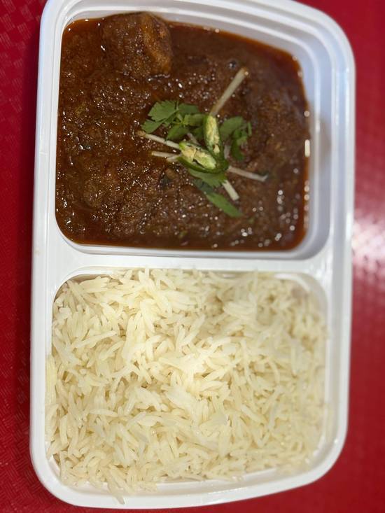 Halal Chicken Vindaloo with Basmati Rice and Naan Bread