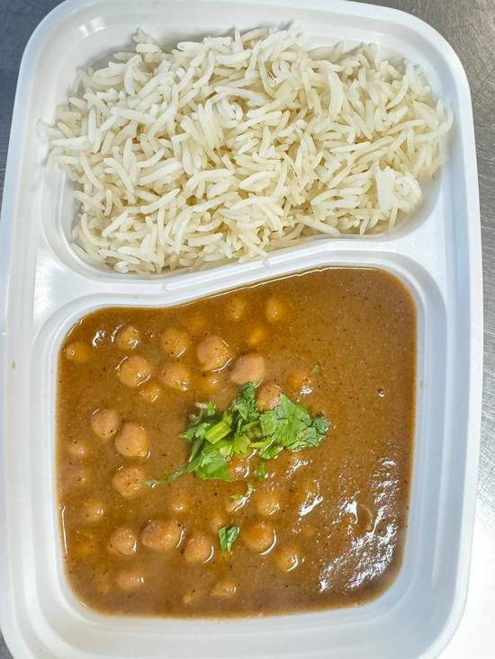 Chickpeas Curry with Basmati Rice and Naan Bread