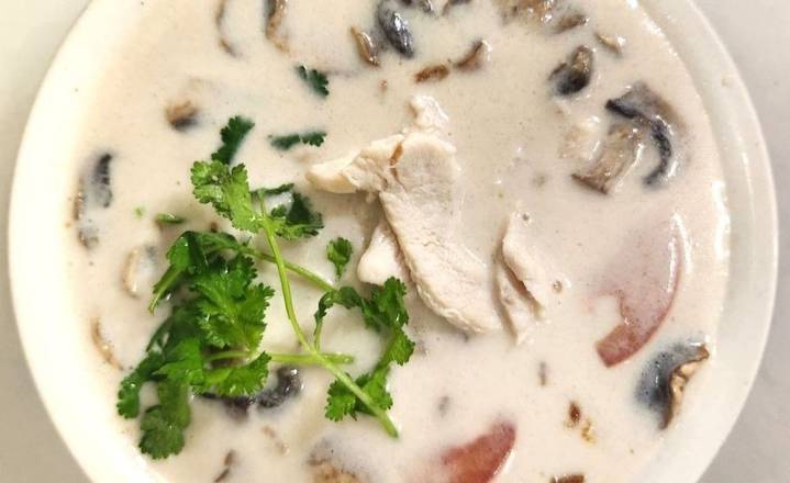 404 Thai Coconut Sour Soup w/Chicken